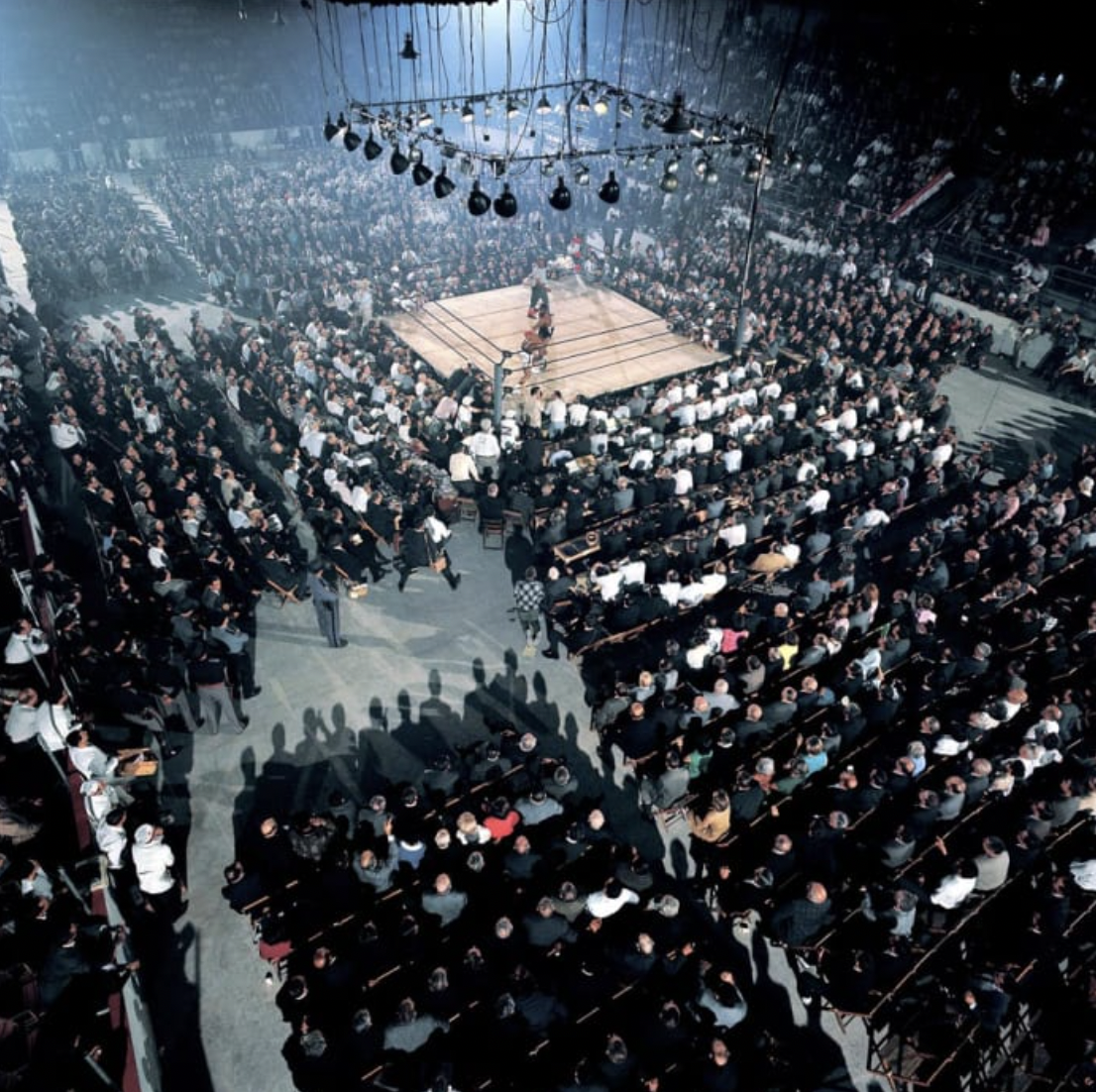 muhammad ali and sonny liston crowd